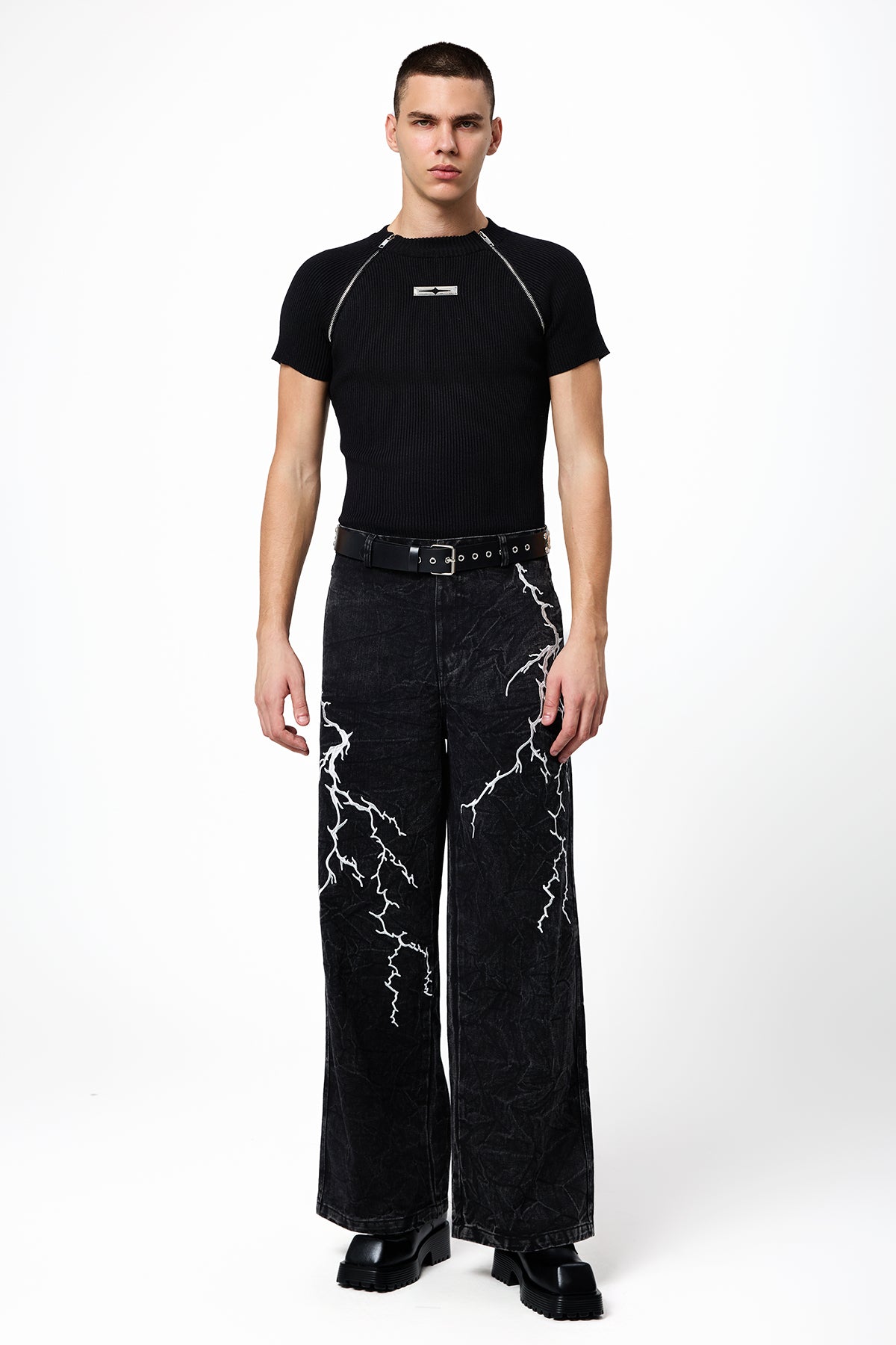 Clean Noir Zipper Knit Top