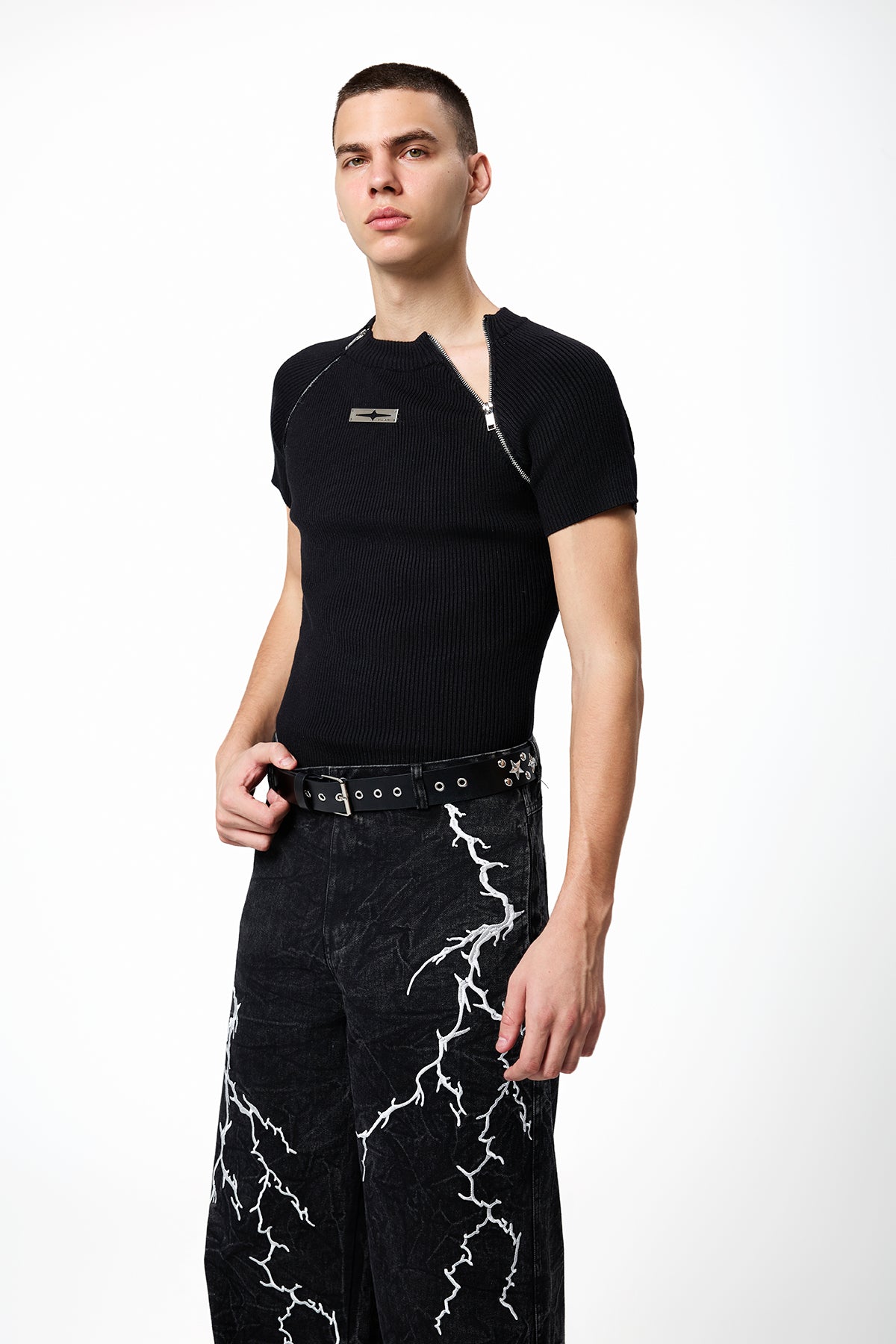 Clean Noir Zipper Knit Top