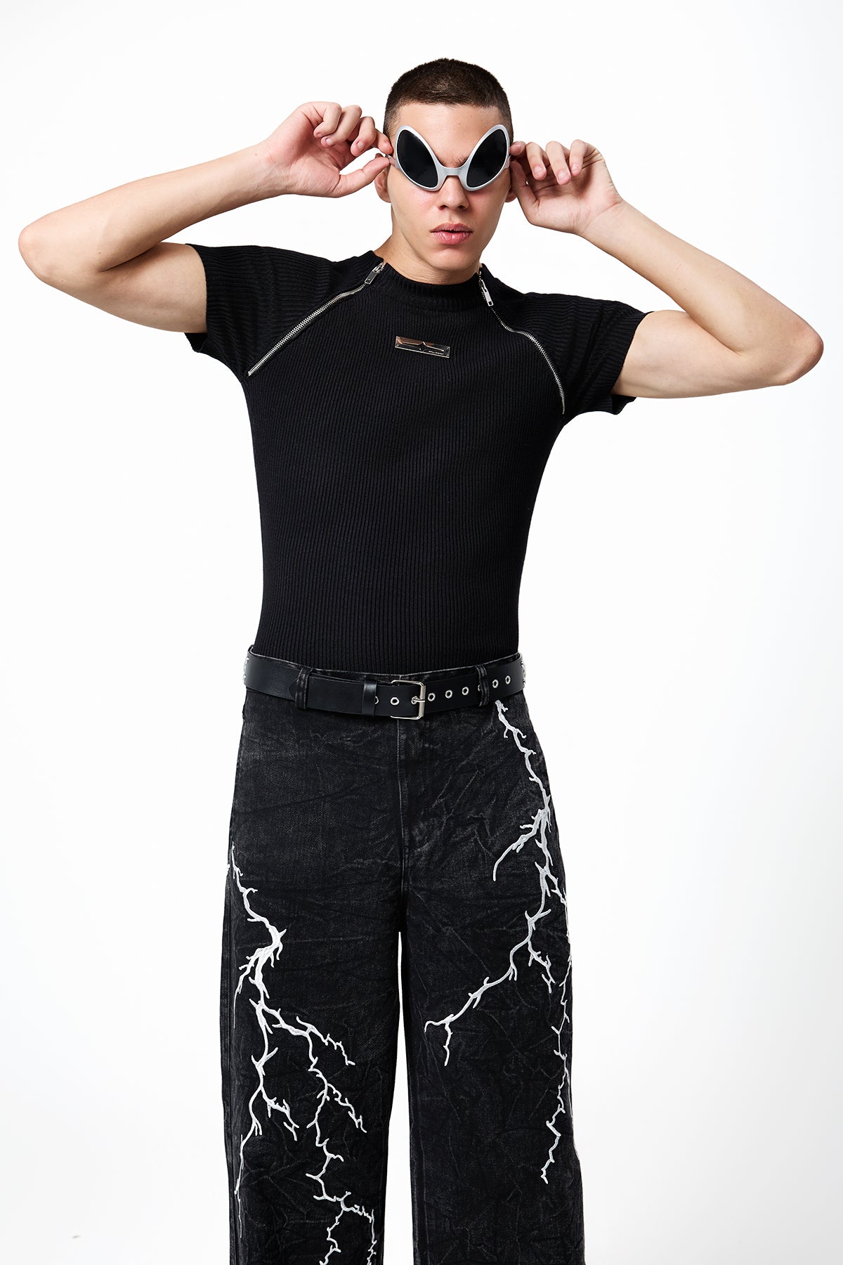 Clean Noir Zipper Knit Top