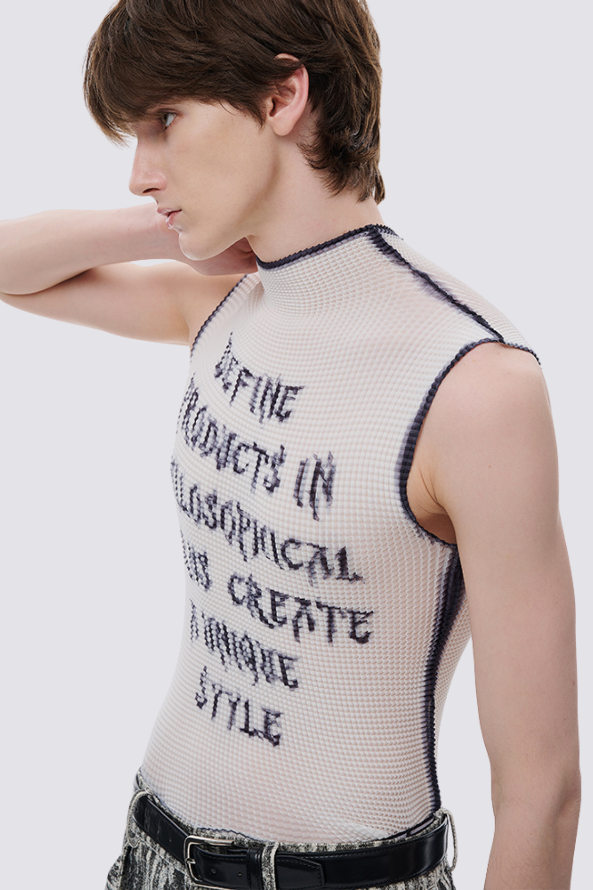 Edge Curve Print Sleeveless Top