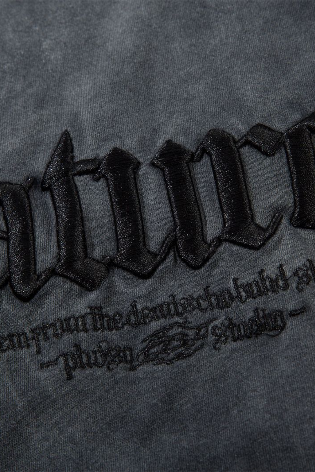 Faint Fold Letter Embroidery Sleeveless Top Black