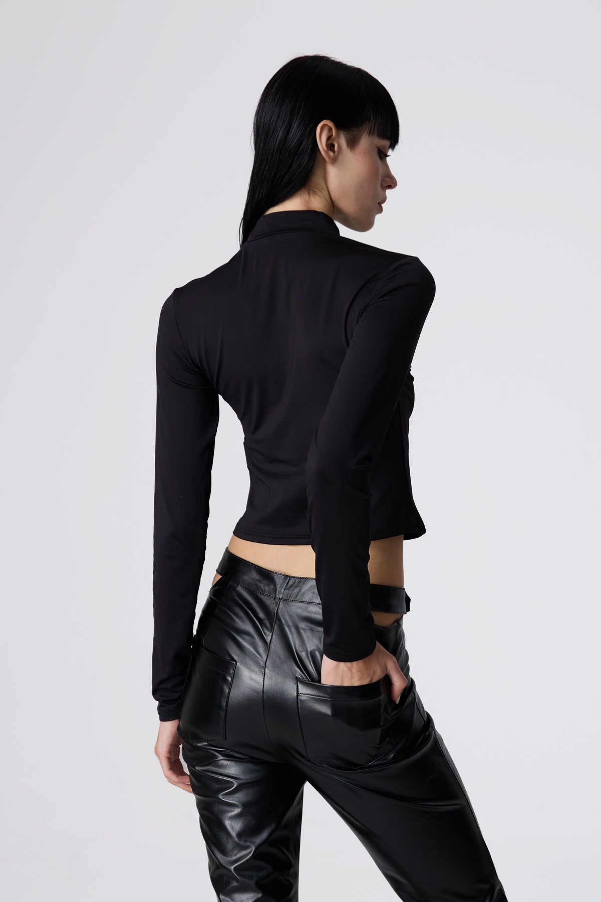 Flat Signal Buckle Cutout Top