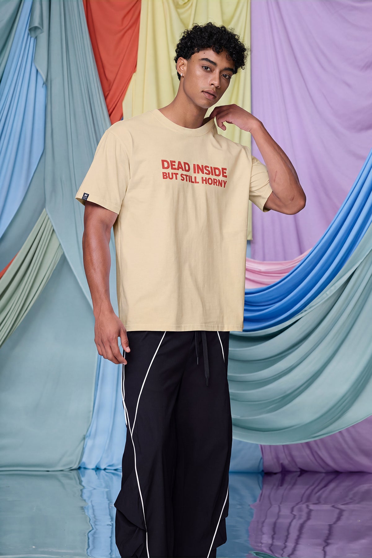 Fluid Graphic Print T-Shirt Beige