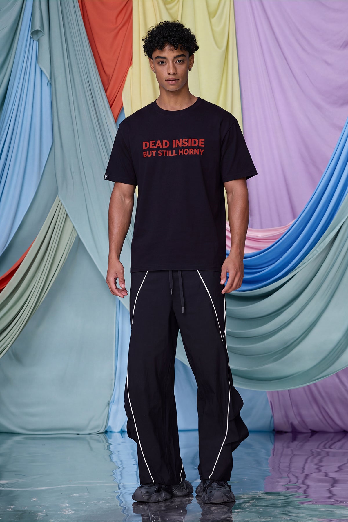 Fluid Graphic Print T-Shirt Black