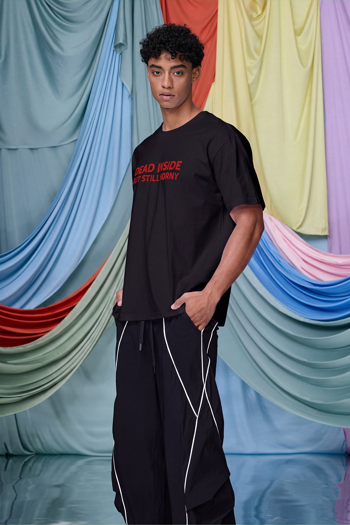 Fluid Graphic Print T-Shirt Schwarz
