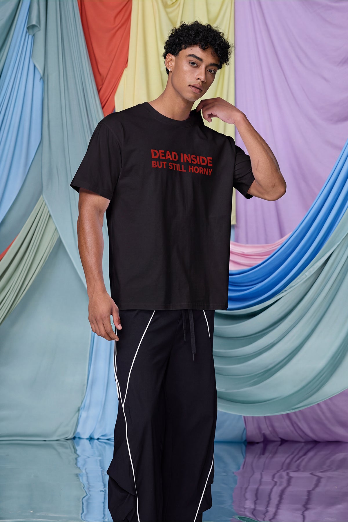 Fluid Graphic Print T-Shirt Schwarz