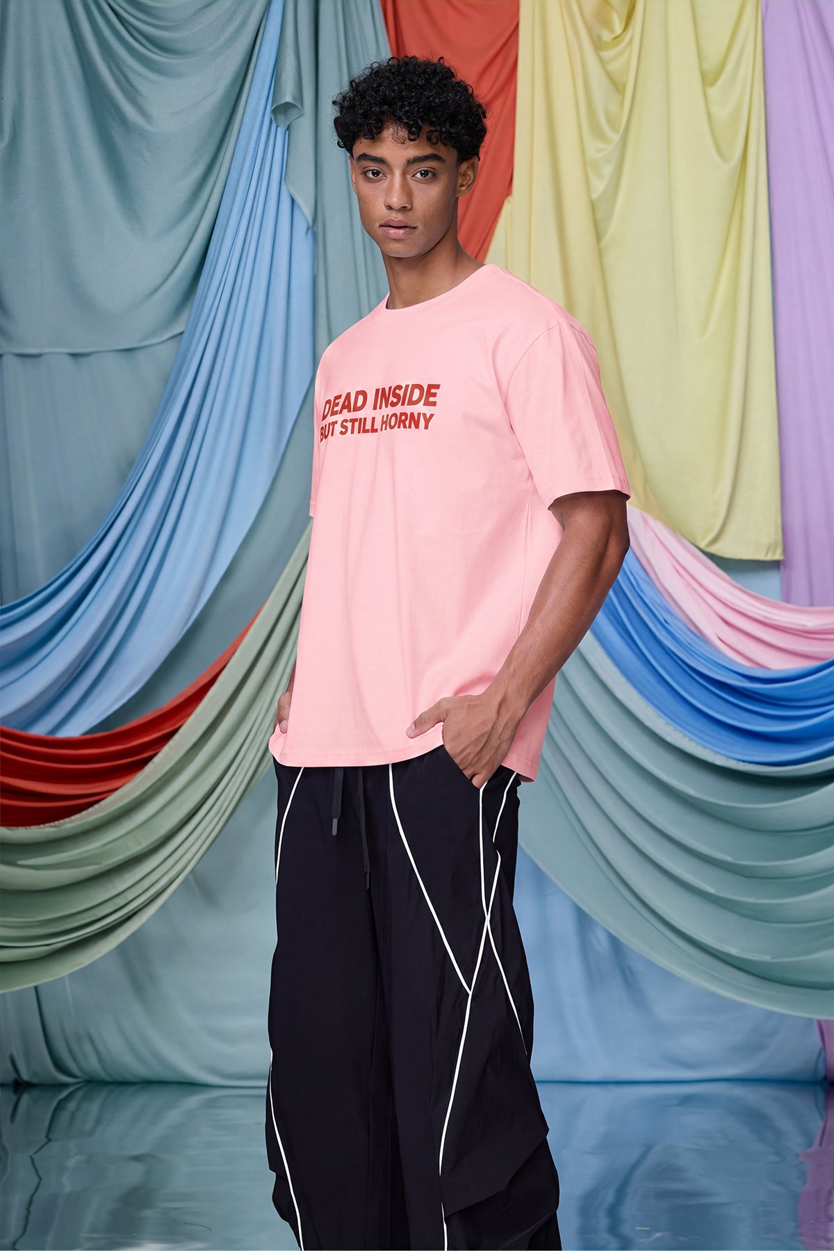 Fluid Graphic Print T-Shirt Pink