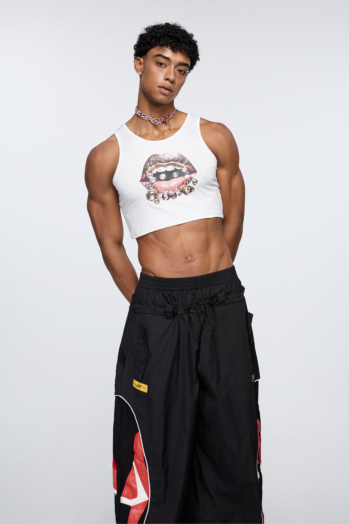 Fragmented Line Lip Print Crop Top