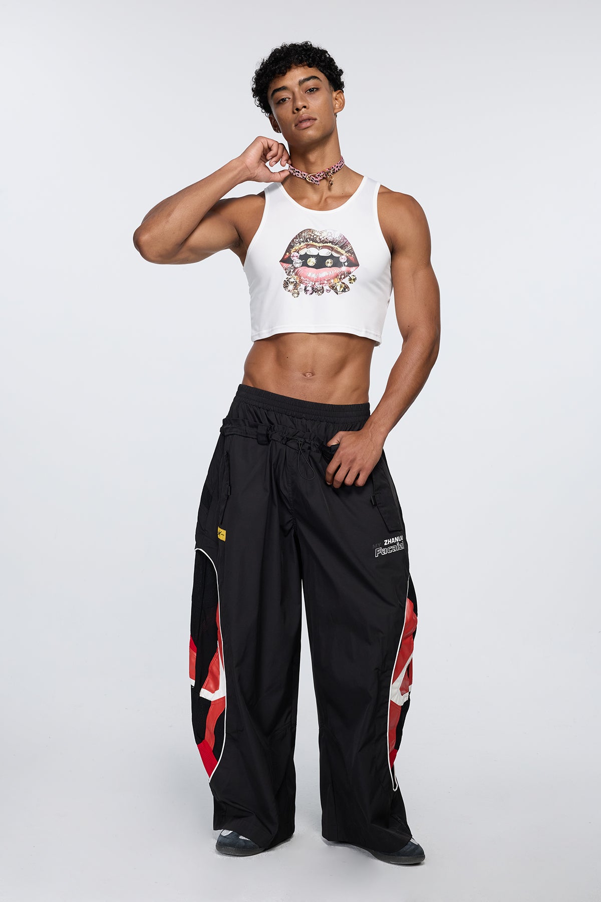 Fragmented Line Lip Print Crop Top