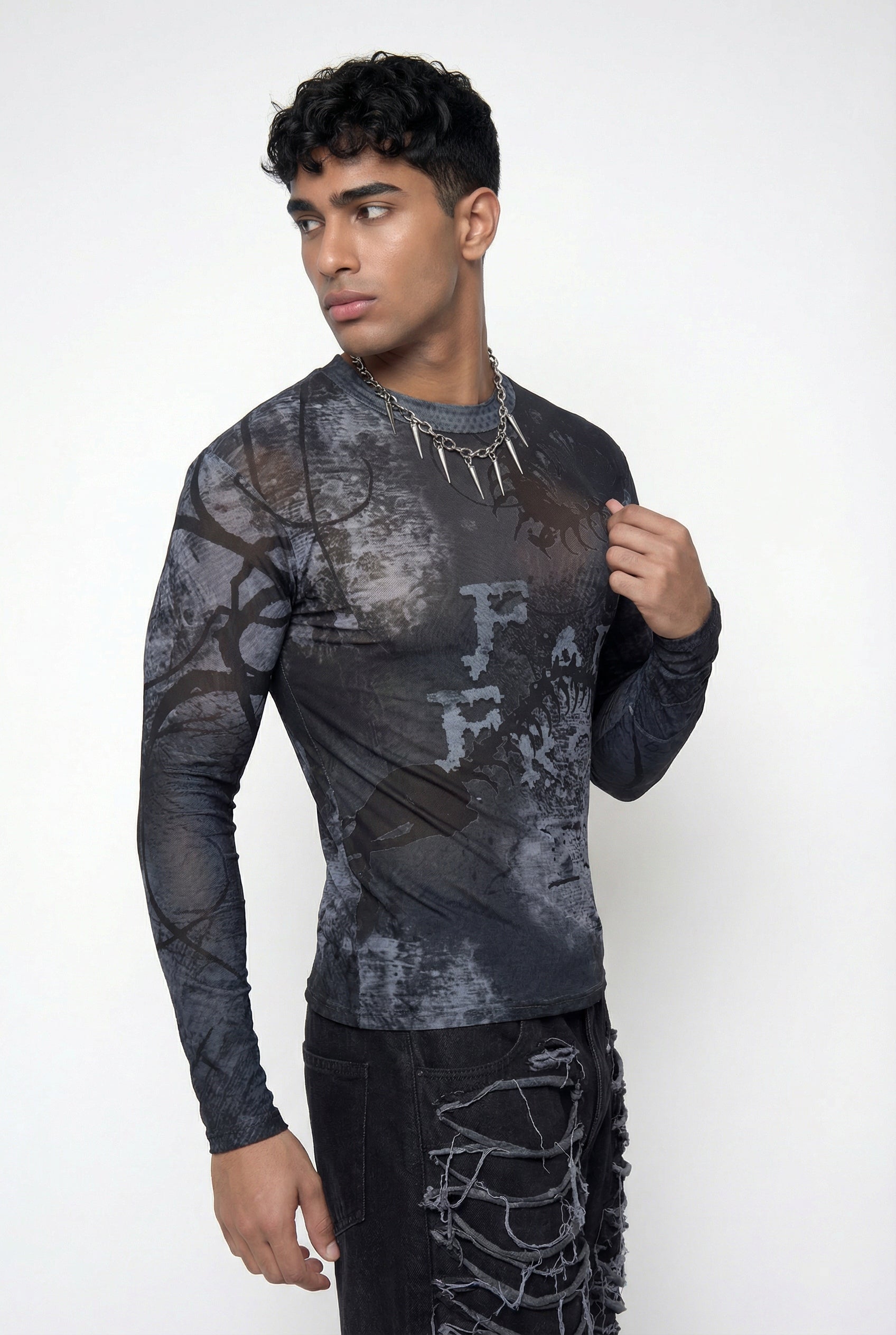 Schwarzes Langarmshirt mit leichtem Kontrastprint