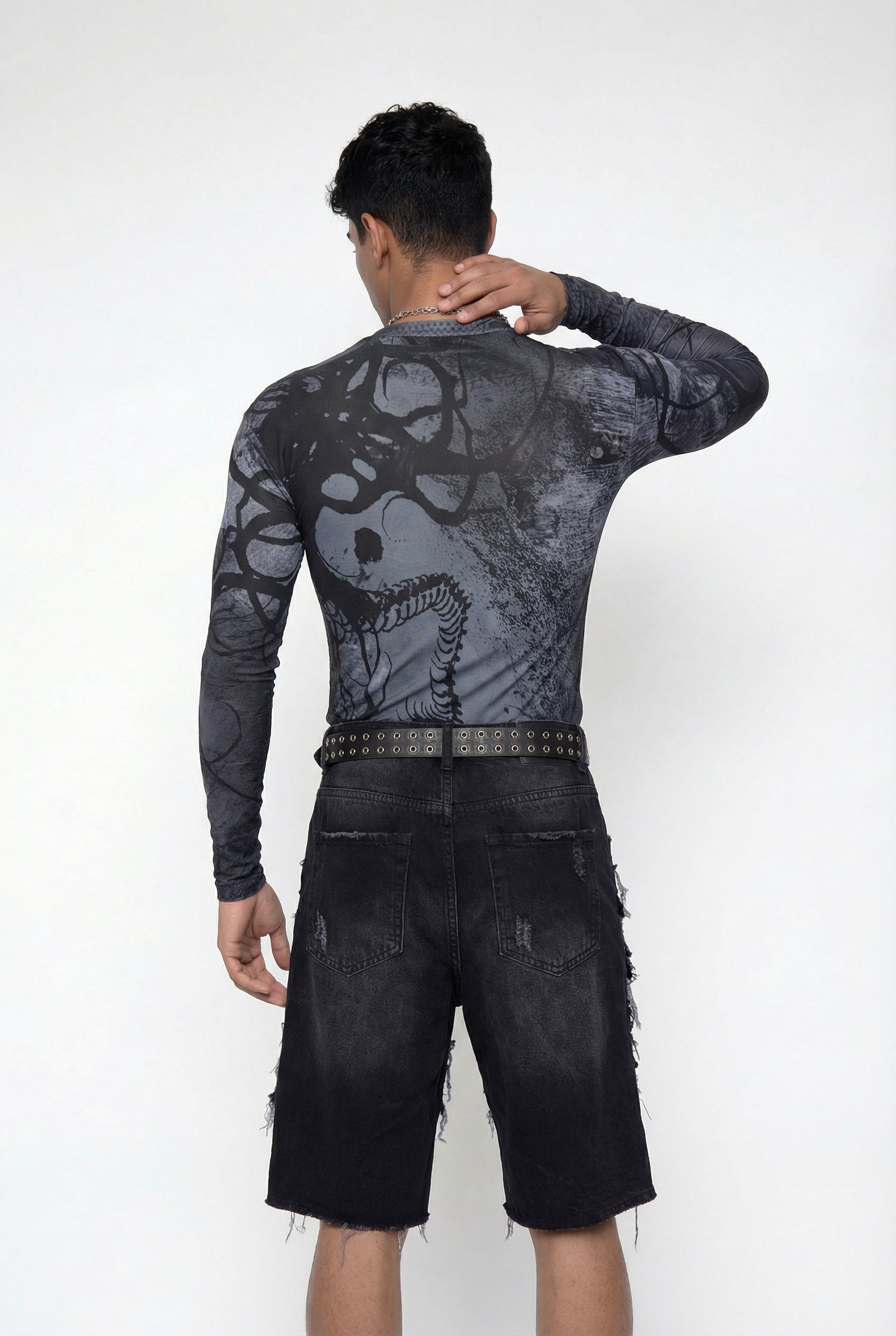 Schwarzes Langarmshirt mit leichtem Kontrastprint