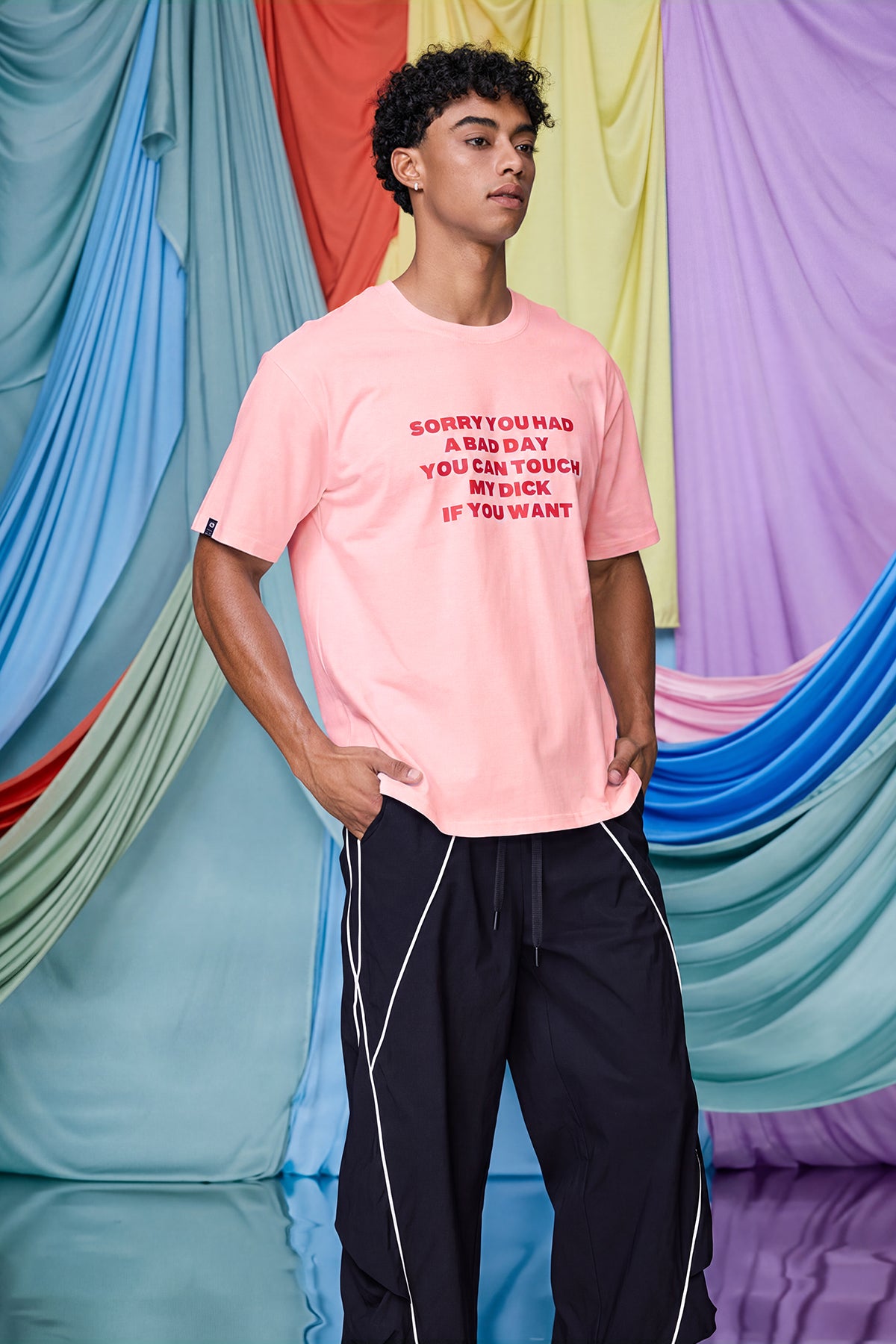 T-Shirt mit Linear-Sketch-Print in Pink