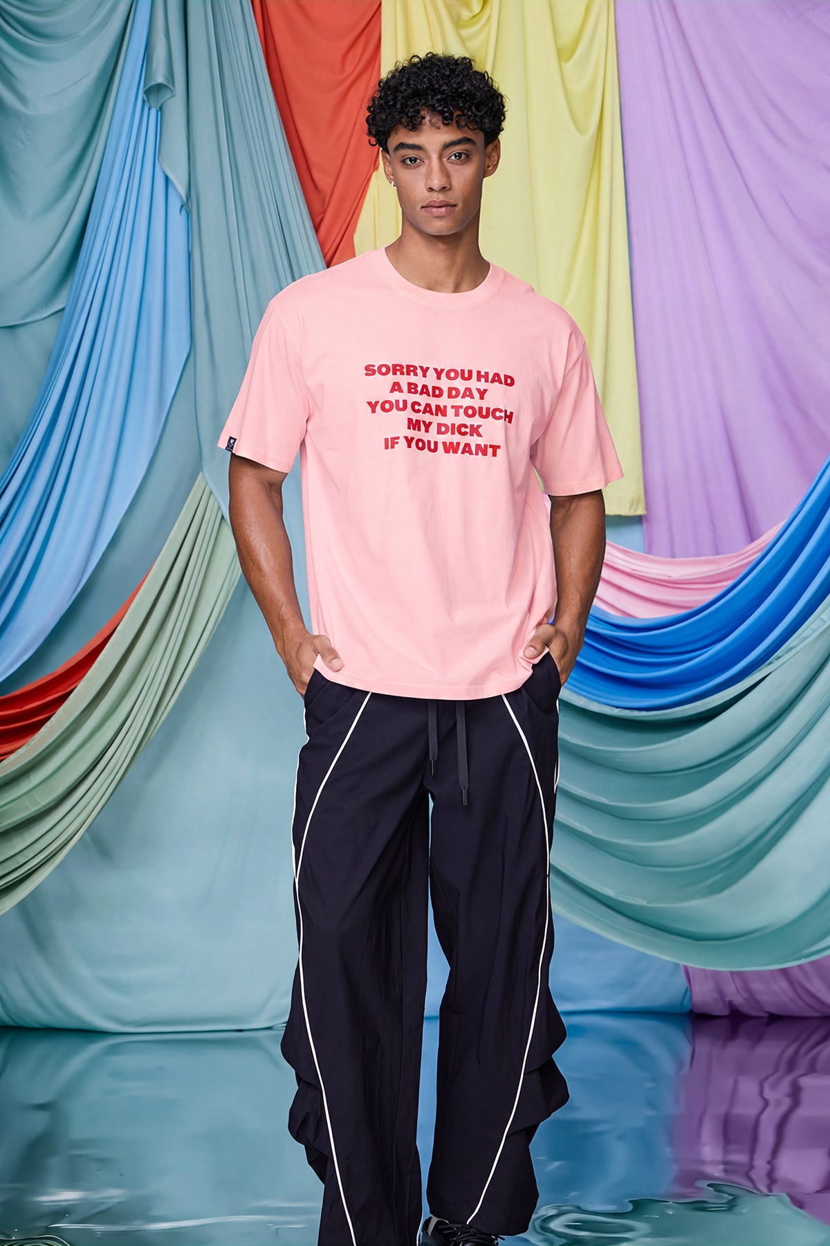 T-Shirt mit Linear-Sketch-Print in Pink