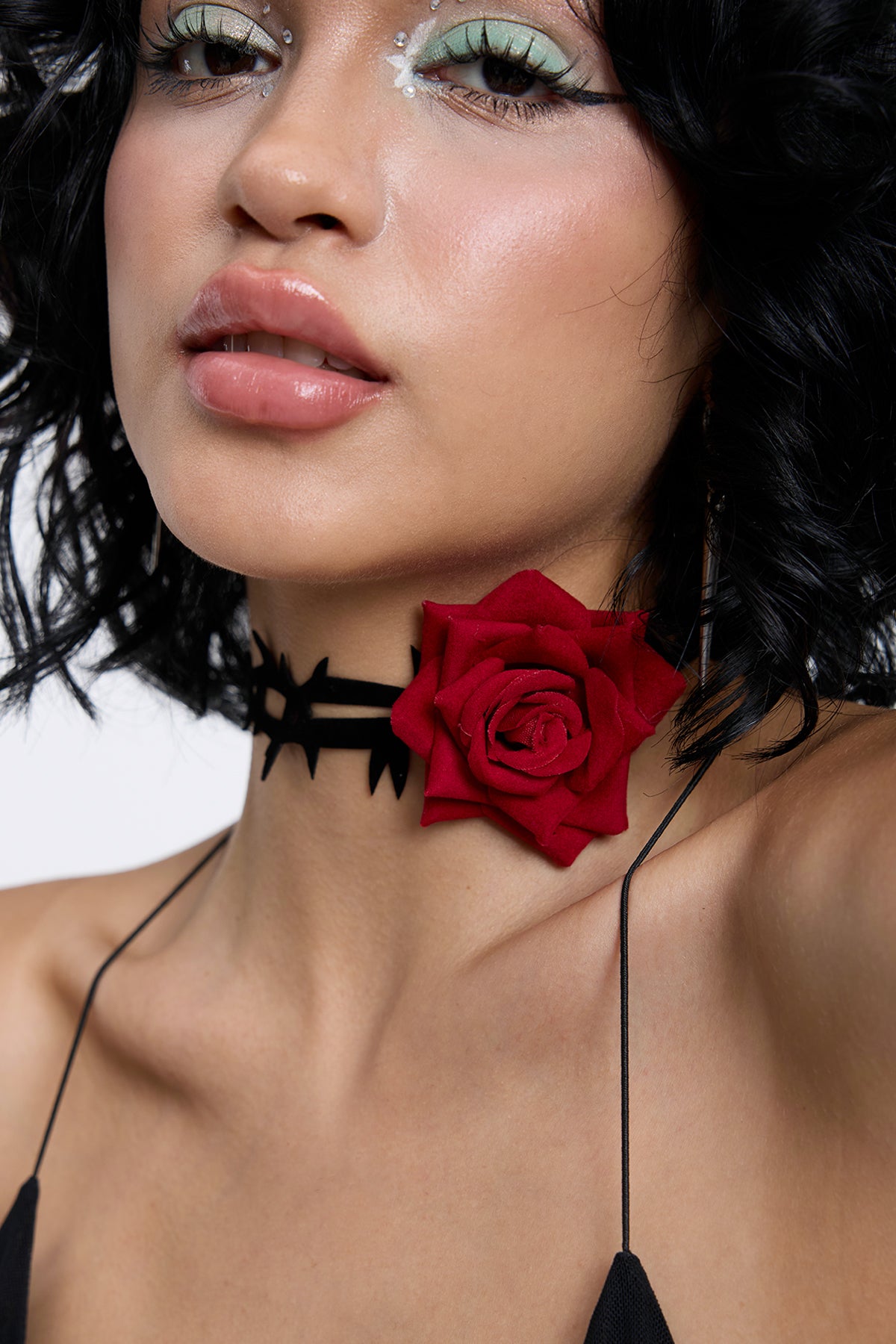 Metal Hug Rose Choker