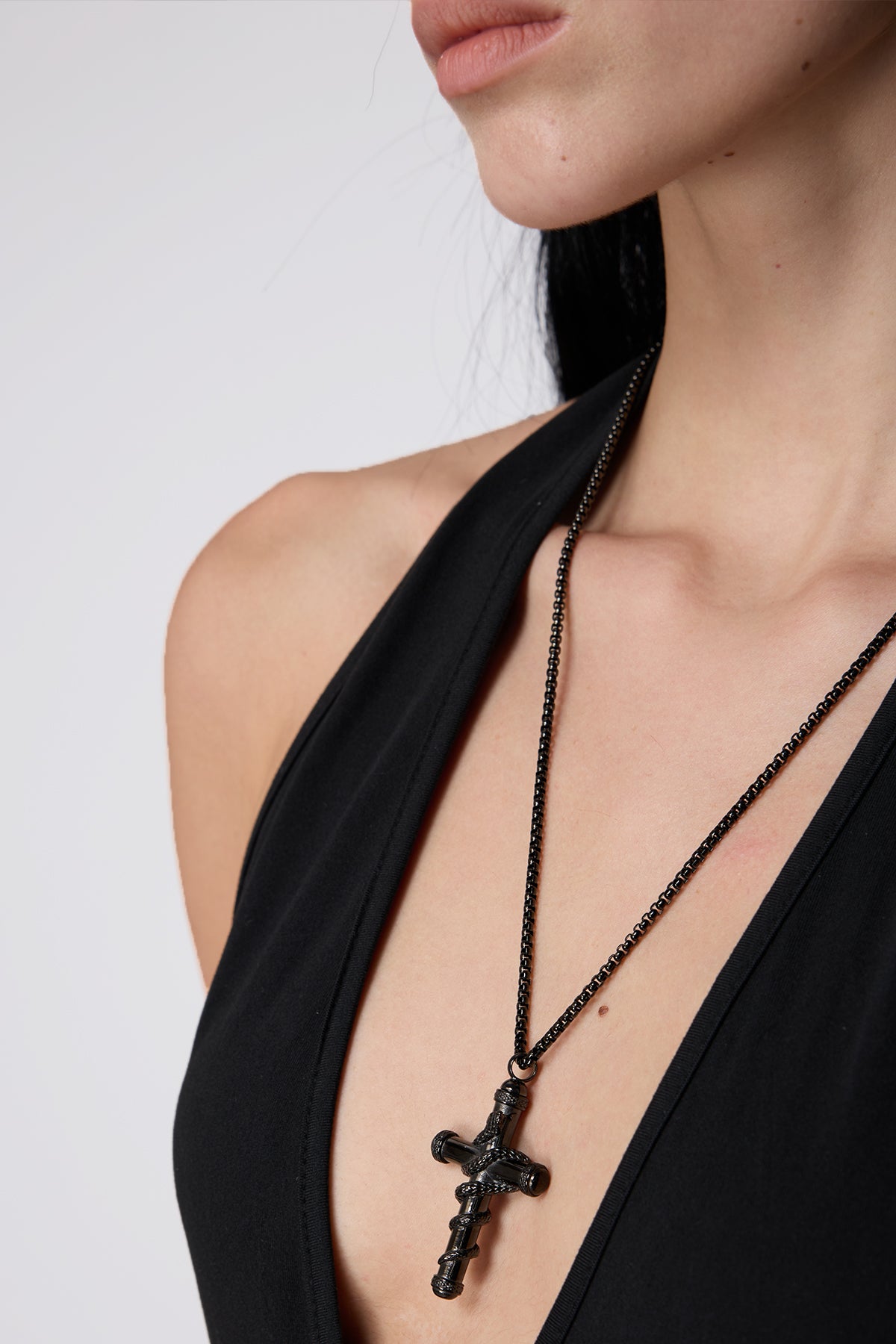 Metal Link Openable Snake Cross Necklace Black