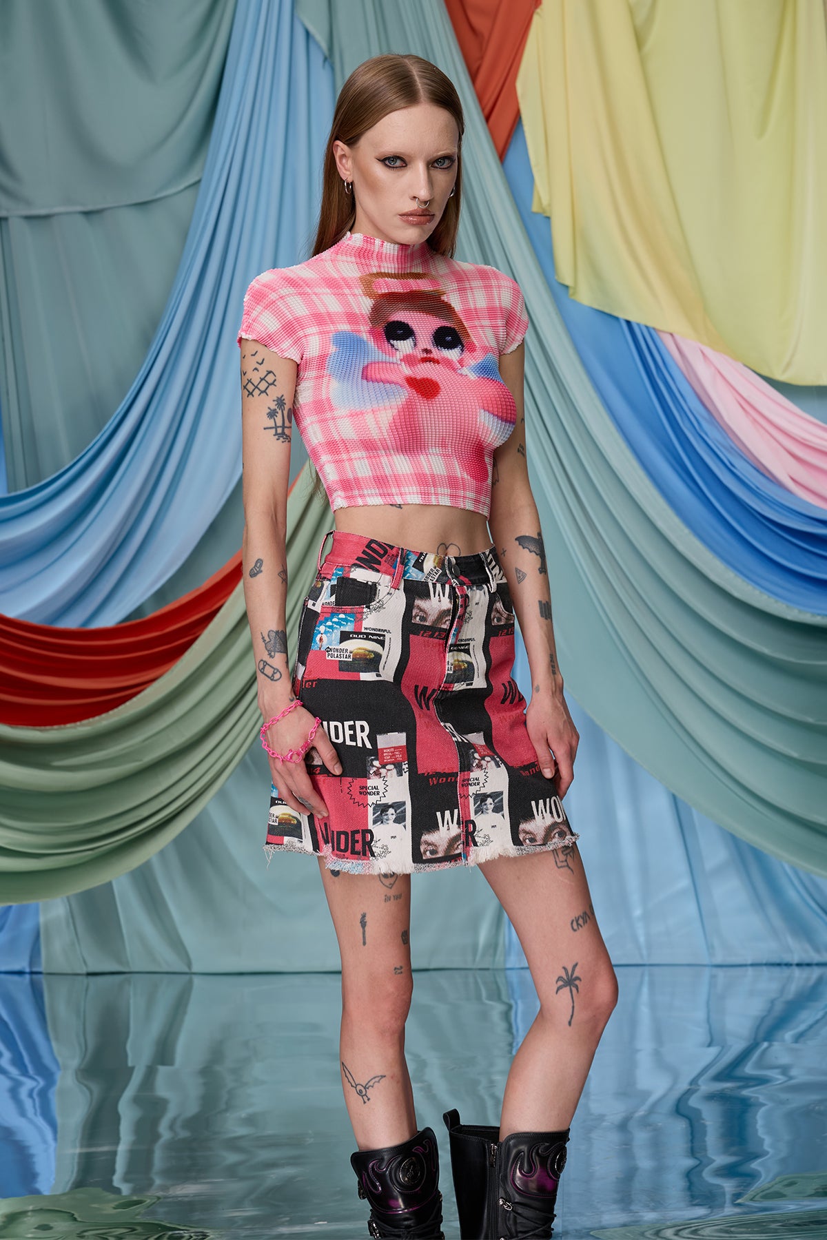 Midriff Arc Plaid Print Crop Top