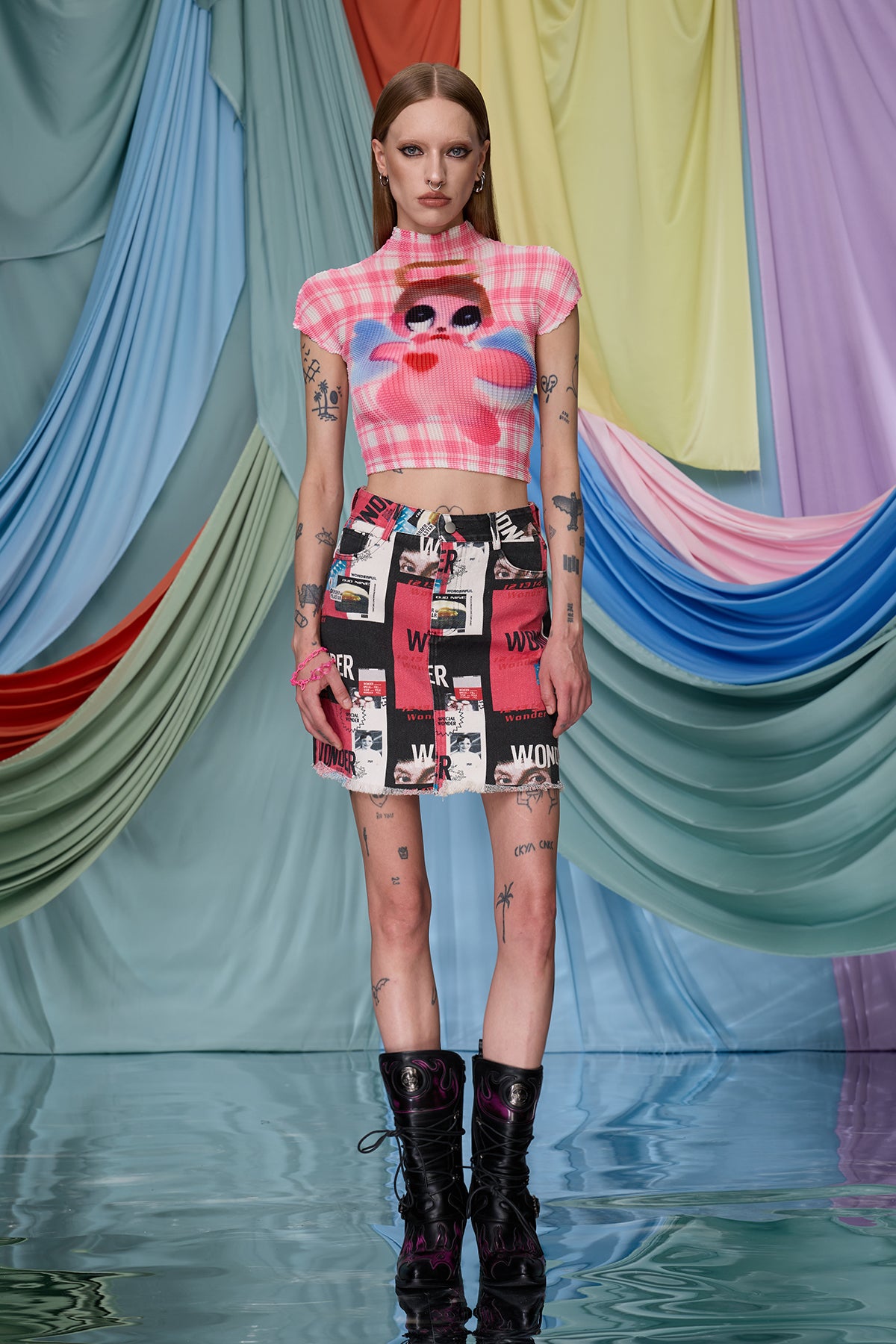 Midriff Arc Plaid Print Crop Top