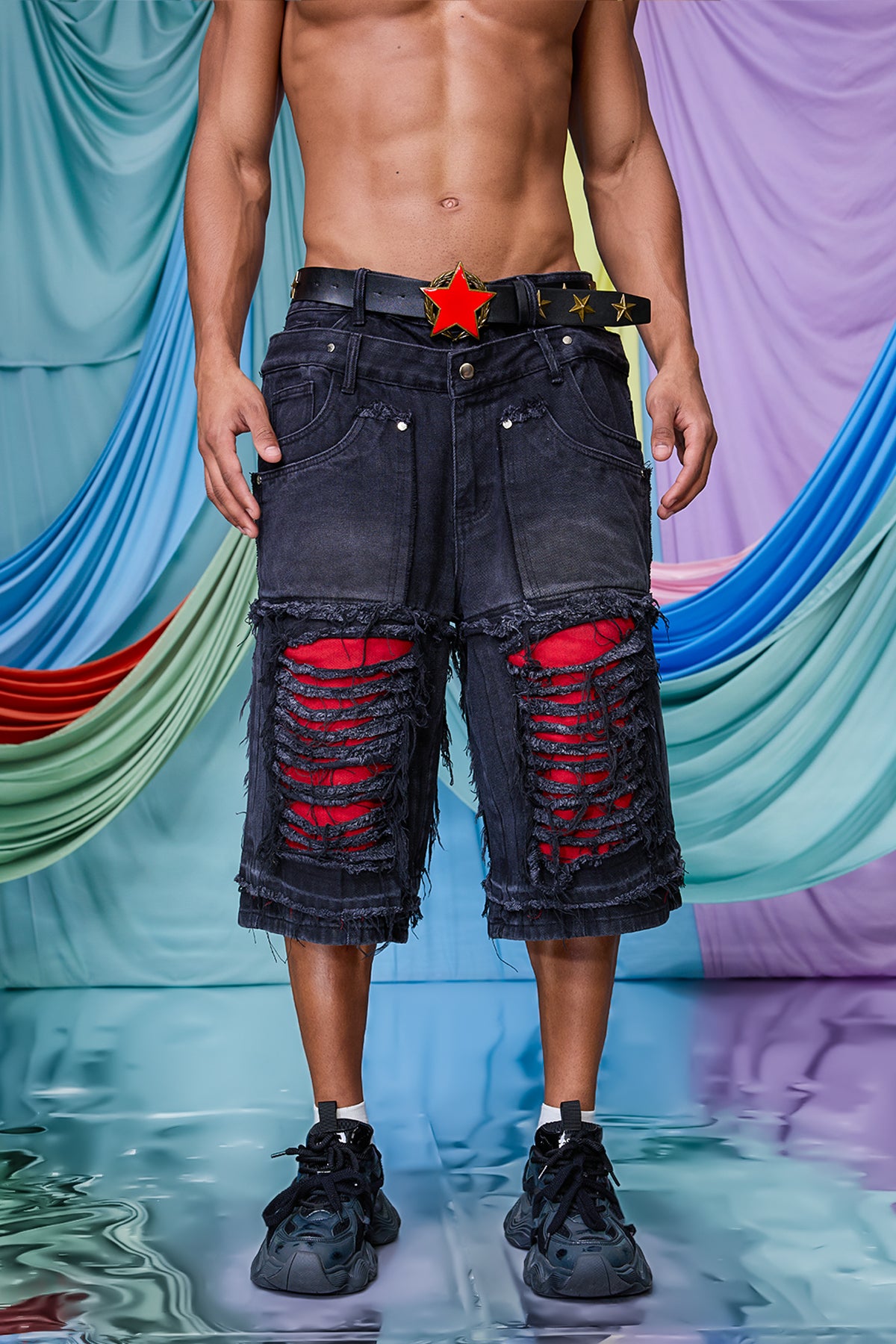 Muted Rinse Ripped Capri Jeans Black