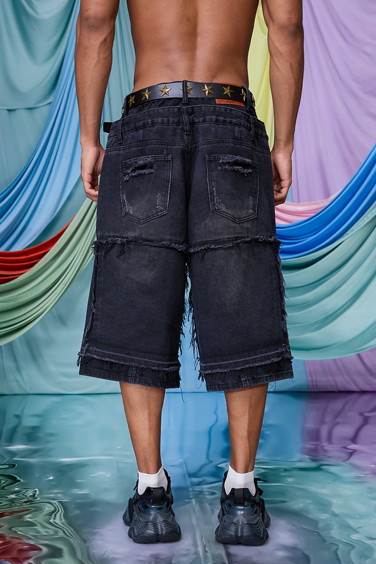 Muted Rinse Ripped Capri Jeans Black