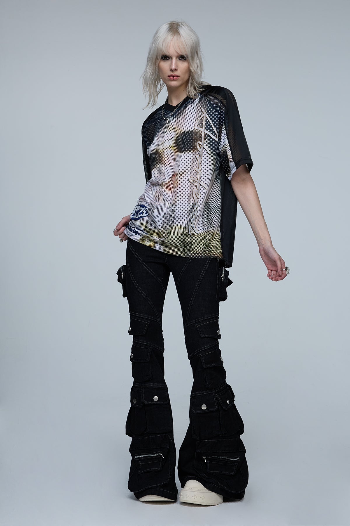 Quiet Layer Cutout V Neck Mesh Print T-Shirt