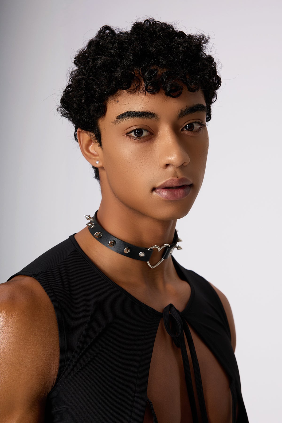 Raw Snare Heart Rivet Choker Black