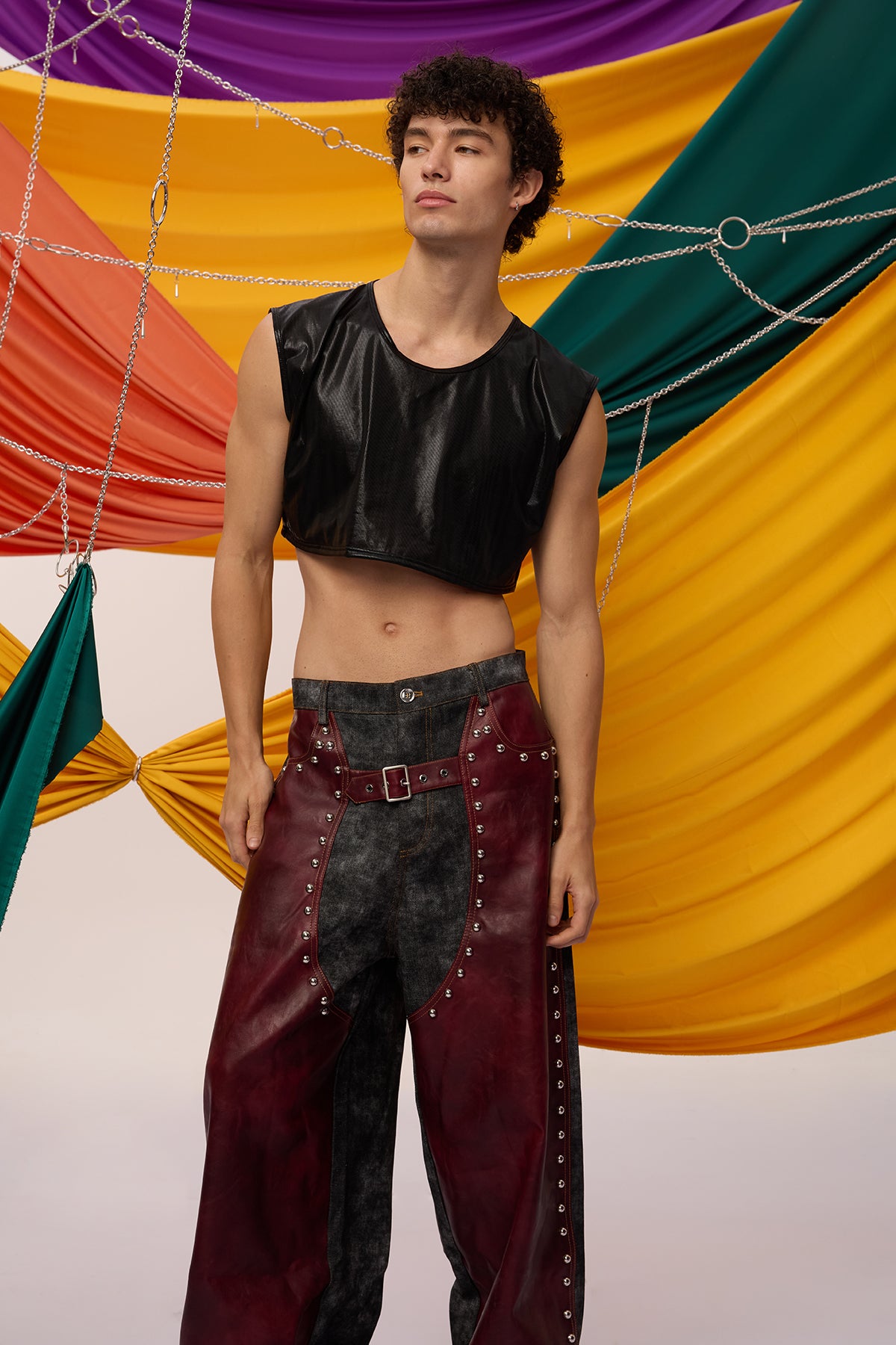 Sharp Arc Sleeveless Crop Top Black