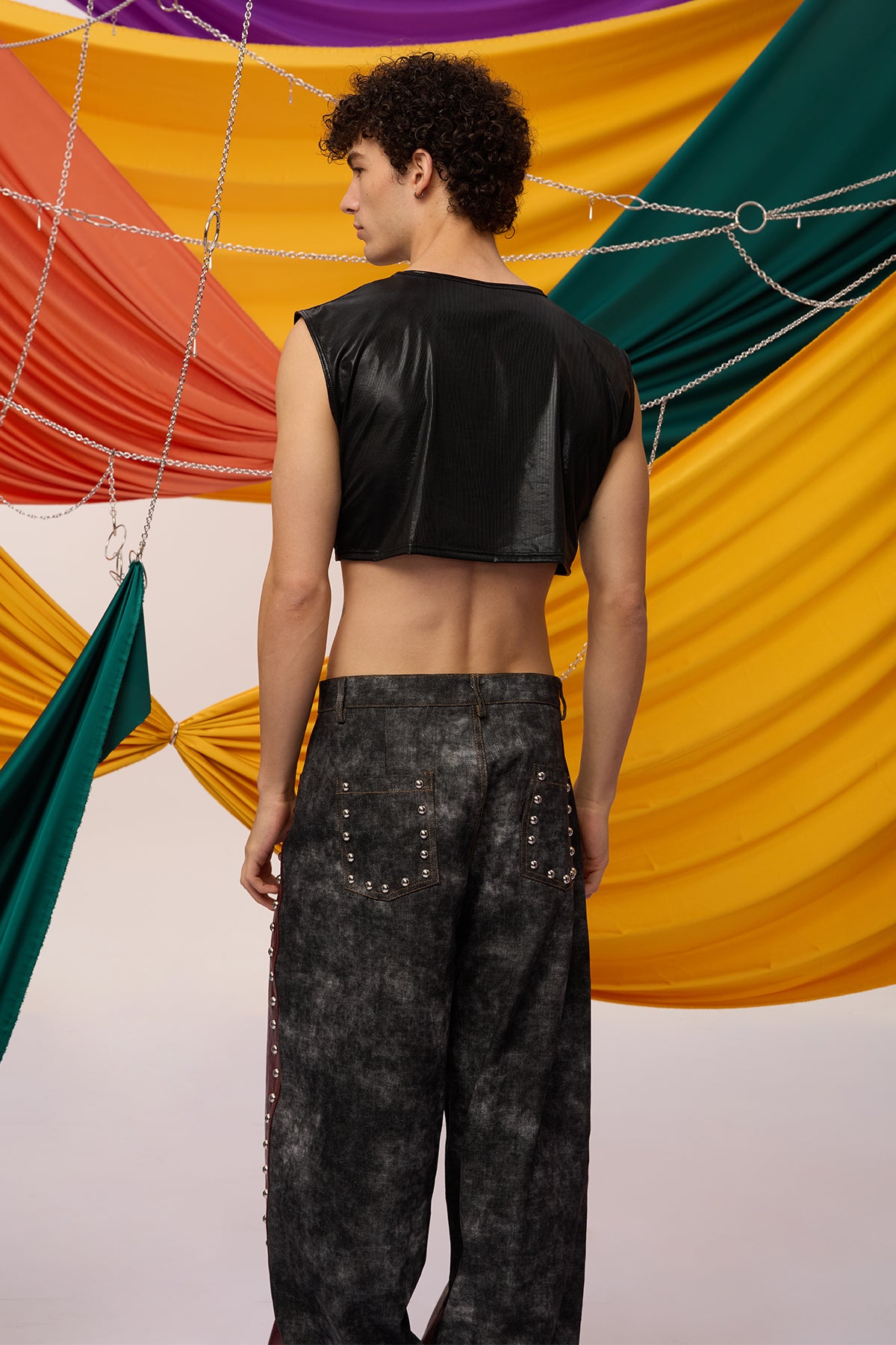 Sharp Arc Sleeveless Crop Top Black