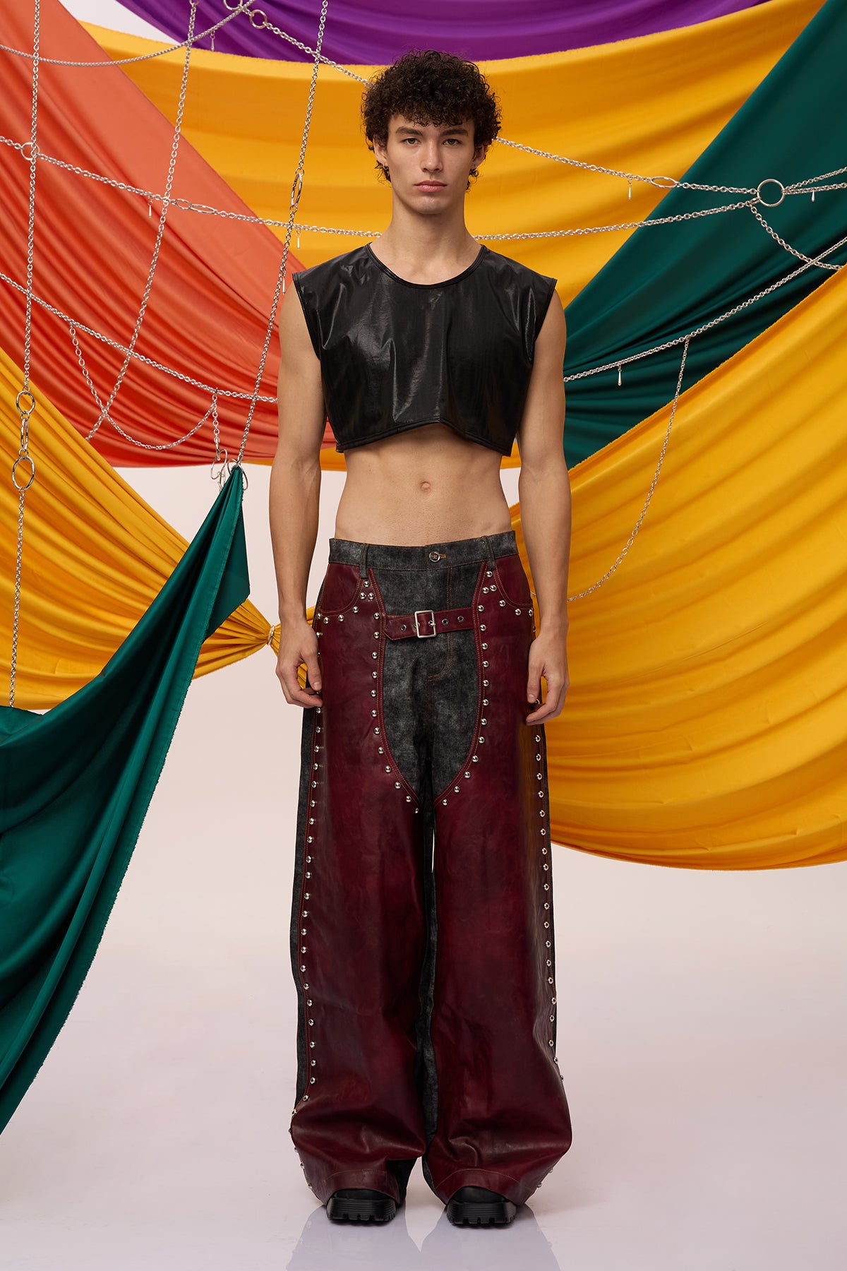 Sharp Arc Sleeveless Crop Top Black
