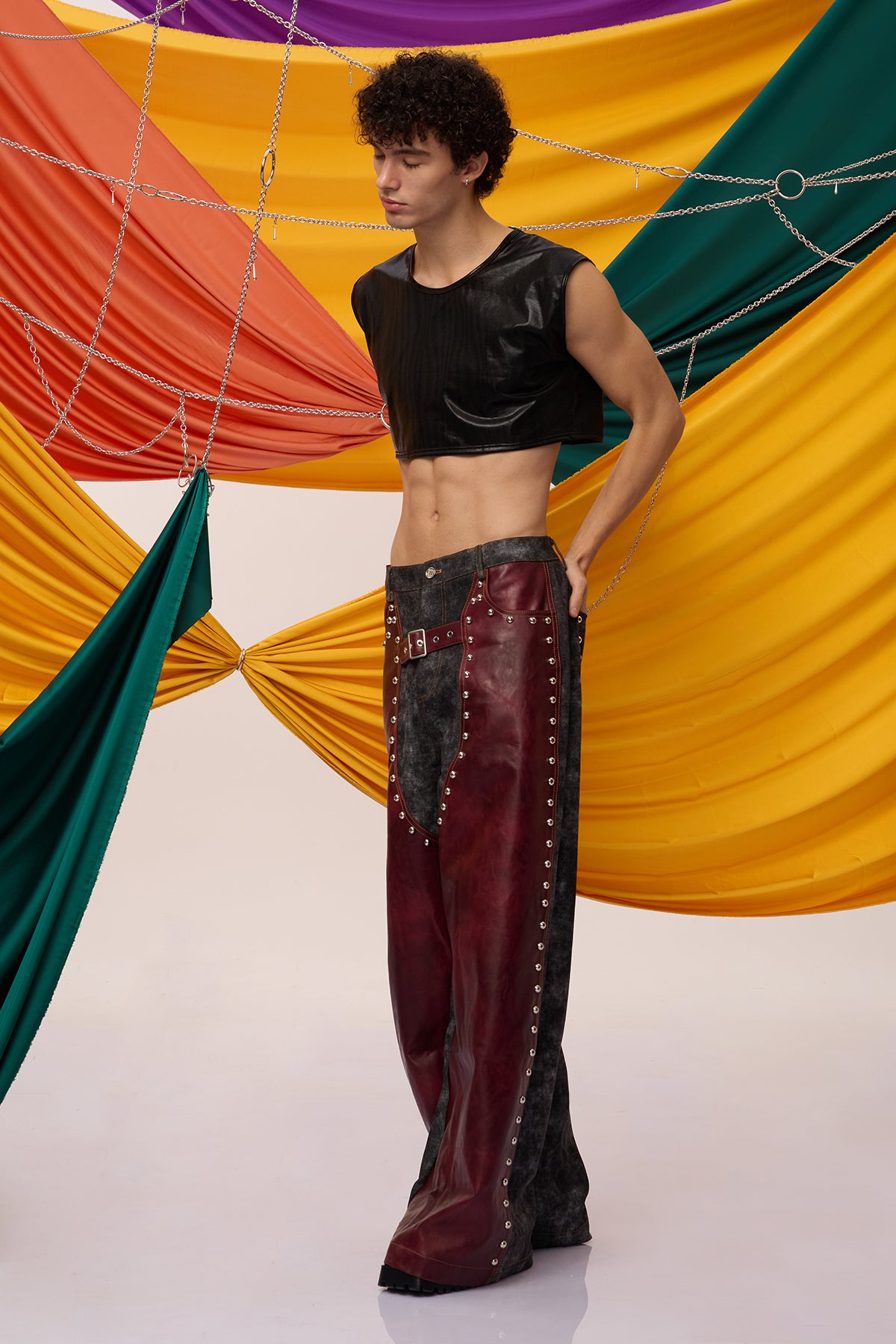 Sharp Arc Sleeveless Crop Top Black