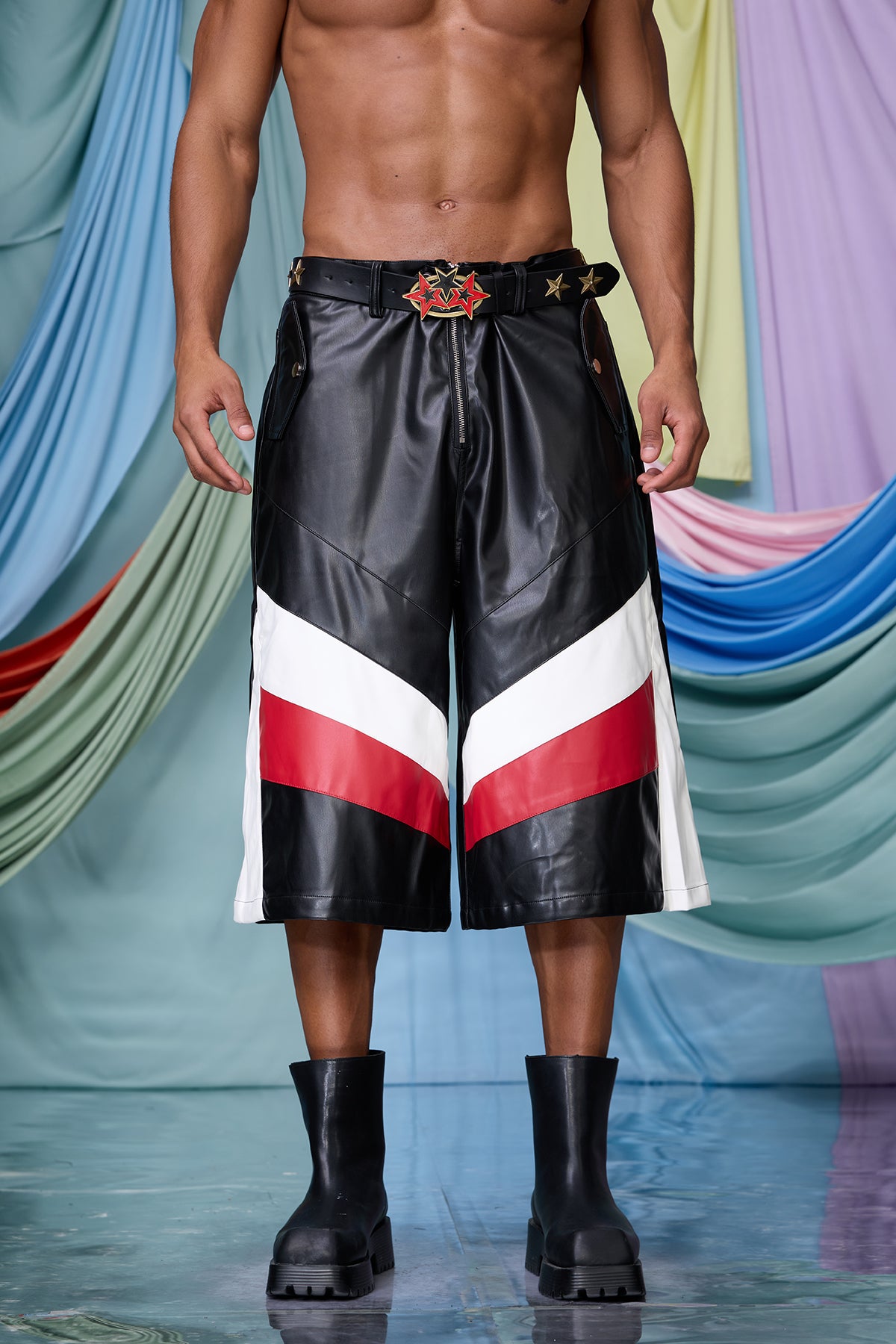 Sharp Band Leather Capri Pants
