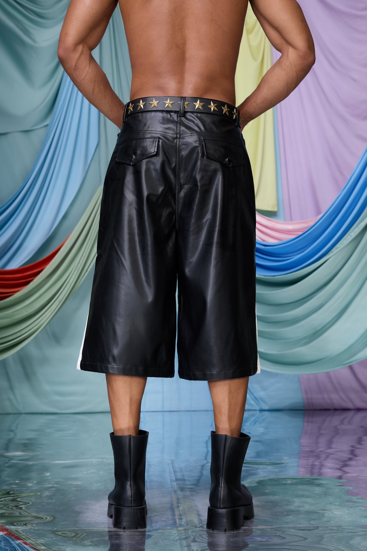 Sharp Band Leather Capri Pants