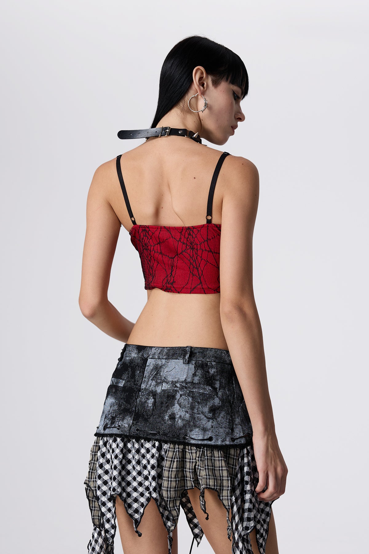 Sharp Twist Spaghetti Crop Top