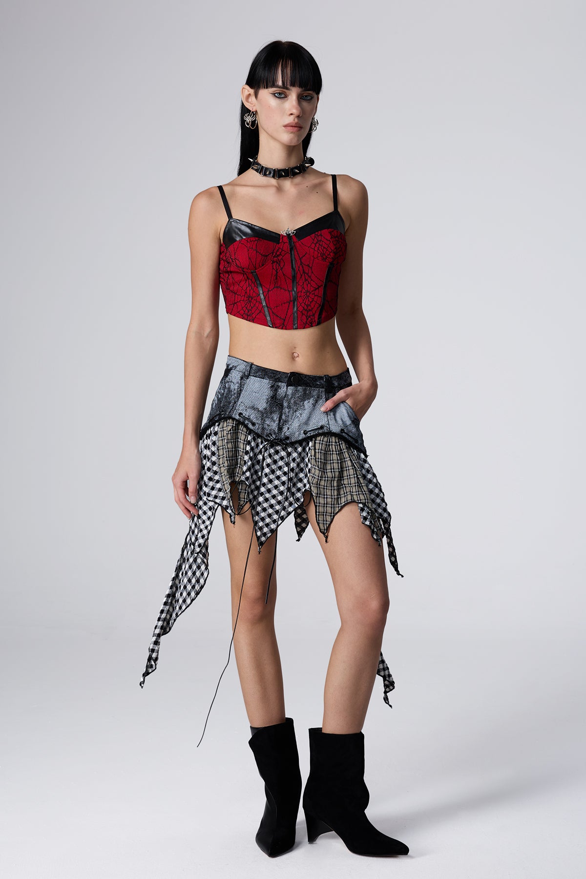 Sharp Twist Spaghetti Crop Top