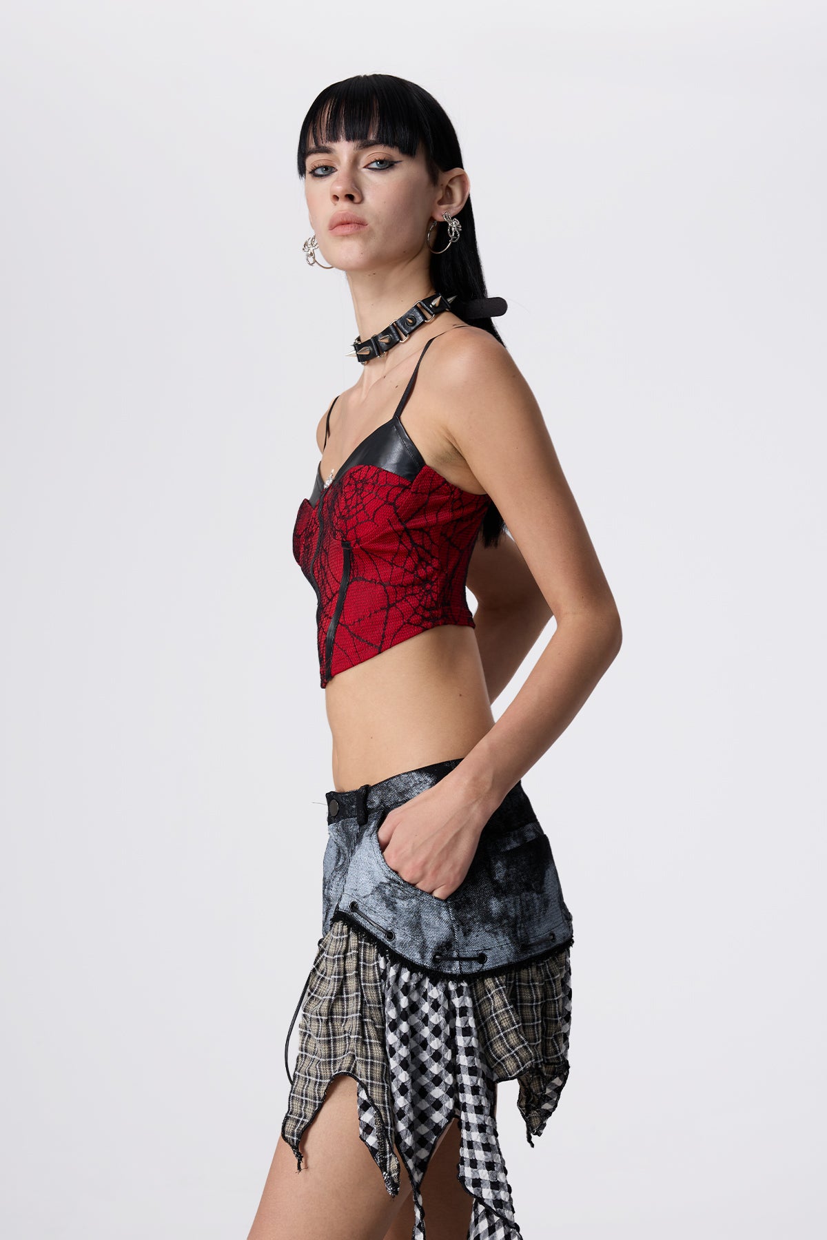 Sharp Twist Spaghetti Crop Top