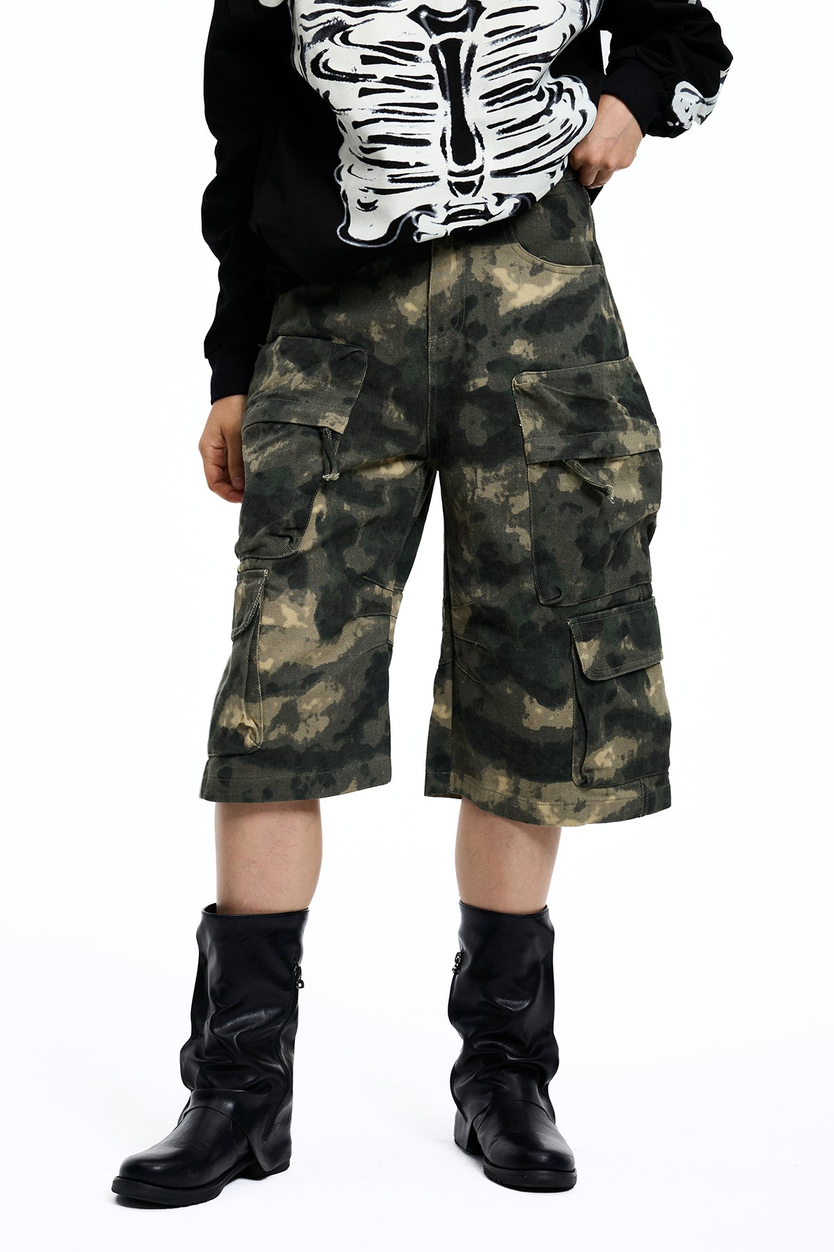 Sleek Valve Camouflage Straight Pants
