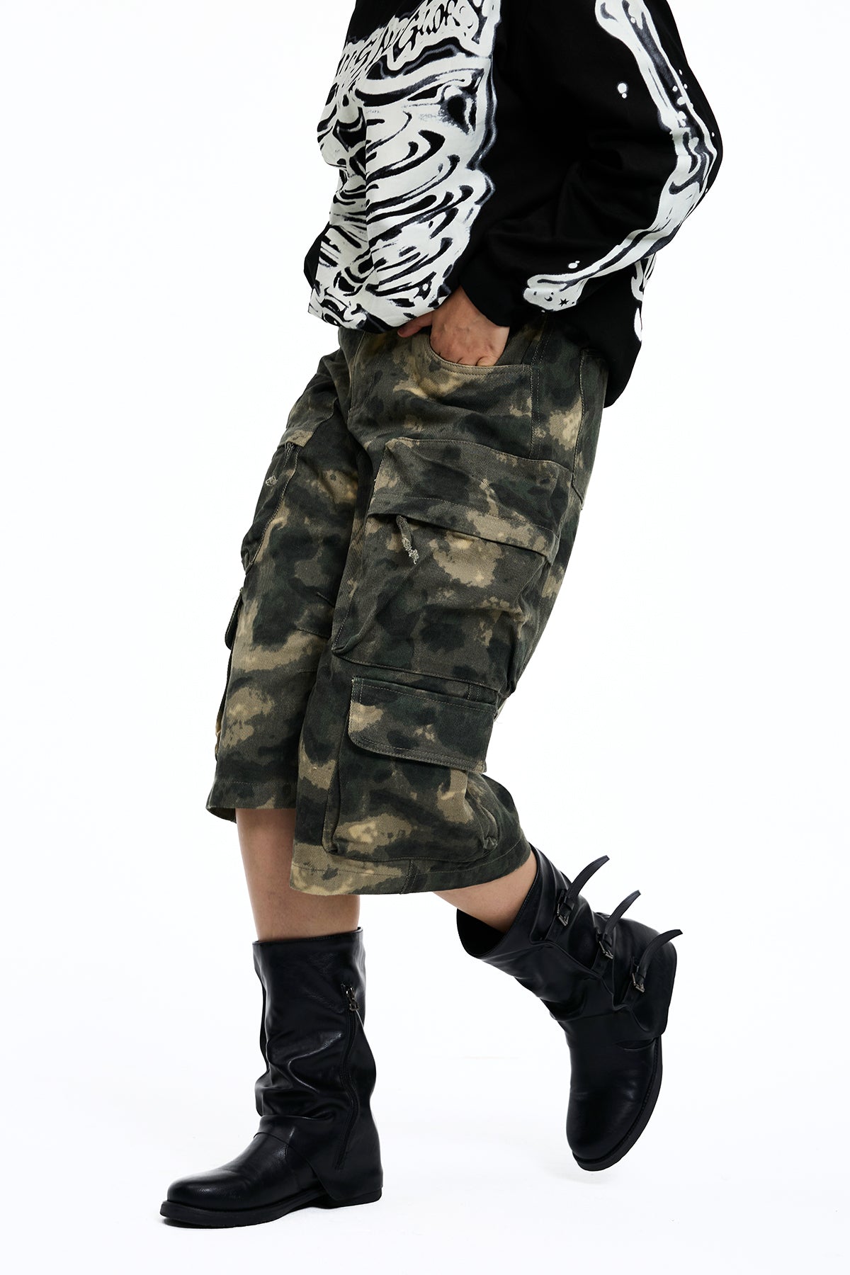 Sleek Valve Camouflage Straight Pants