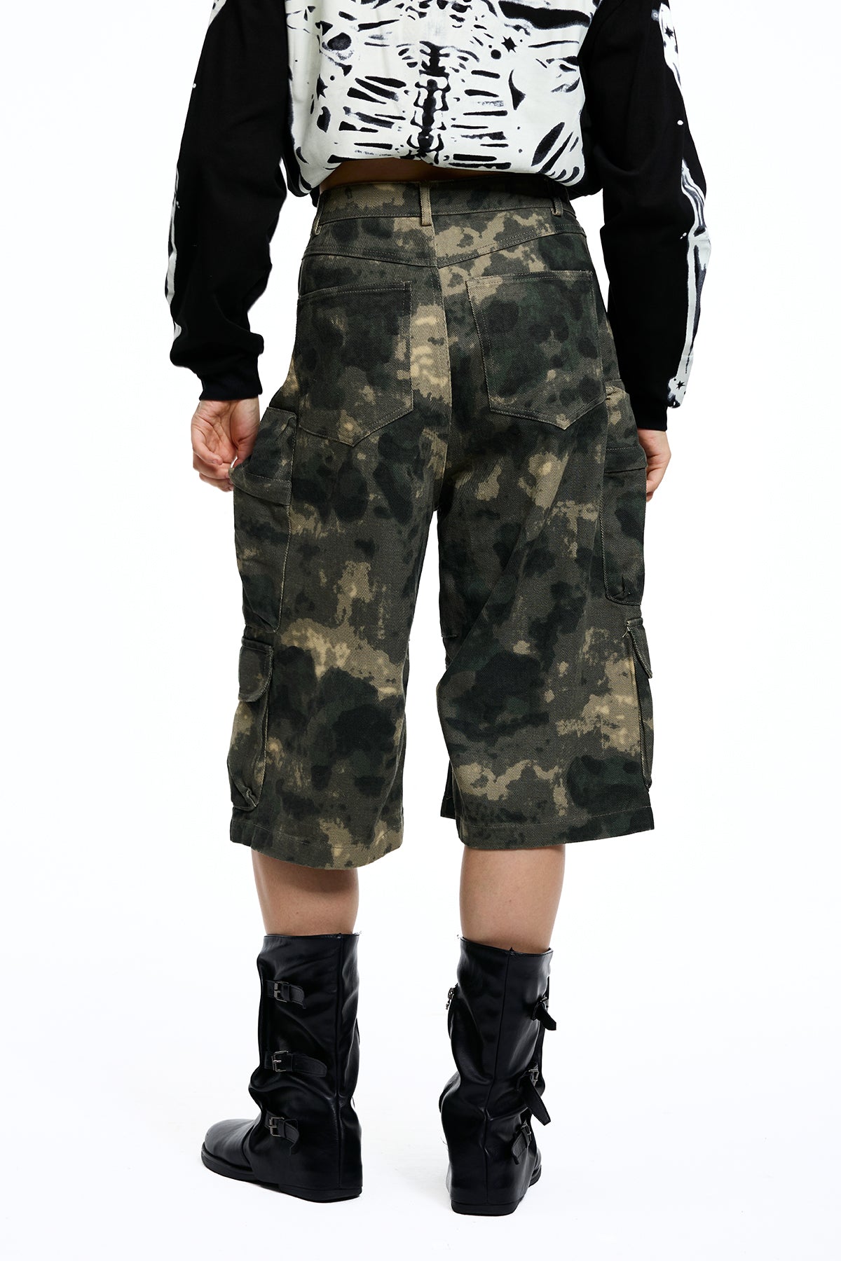Sleek Valve Camouflage Straight Pants