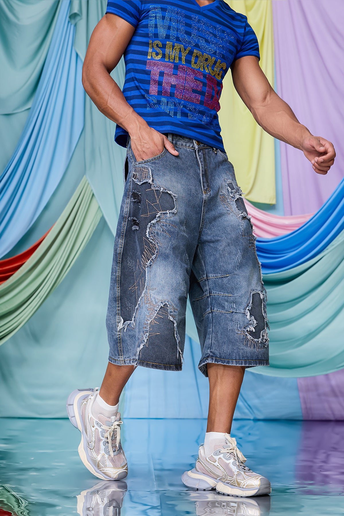 Static Drift Barrel Embroidered Capri Jeans