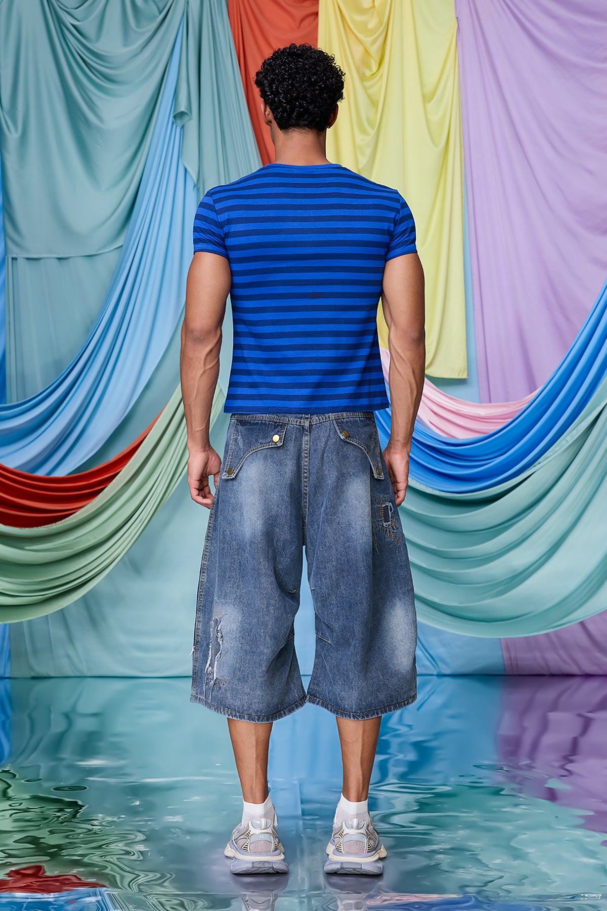 Static Drift Barrel Embroidered Capri Jeans