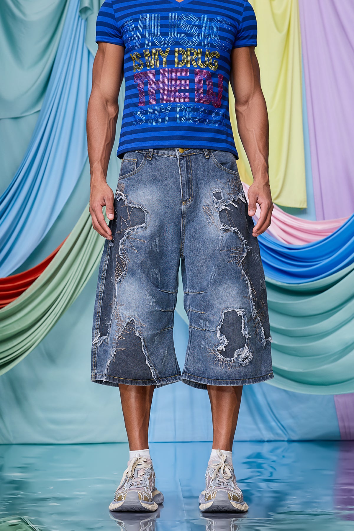 Static Drift Barrel Embroidered Capri Jeans