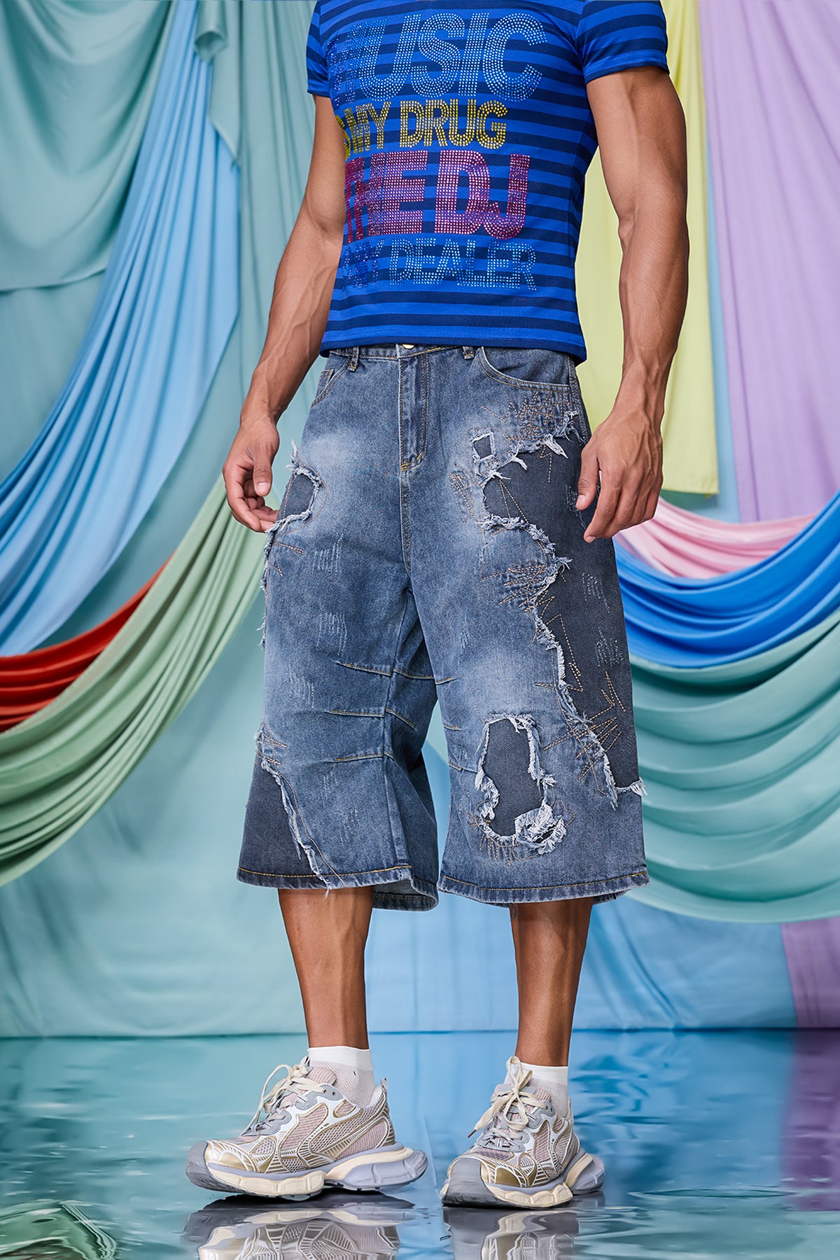 Static Drift Barrel Embroidered Capri Jeans