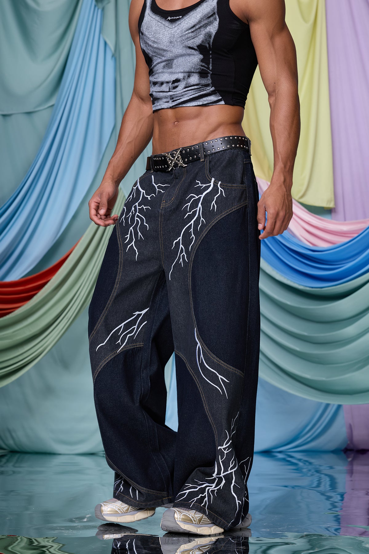 Static Rinse Embroidered Barrel Jeans