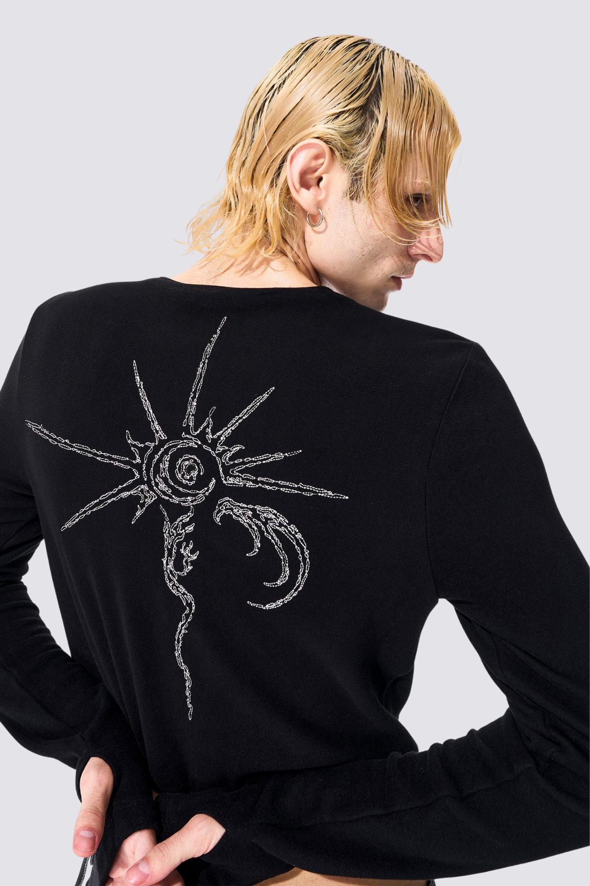 Thread Line Embroidery Knit Long Sleeve Crop Top